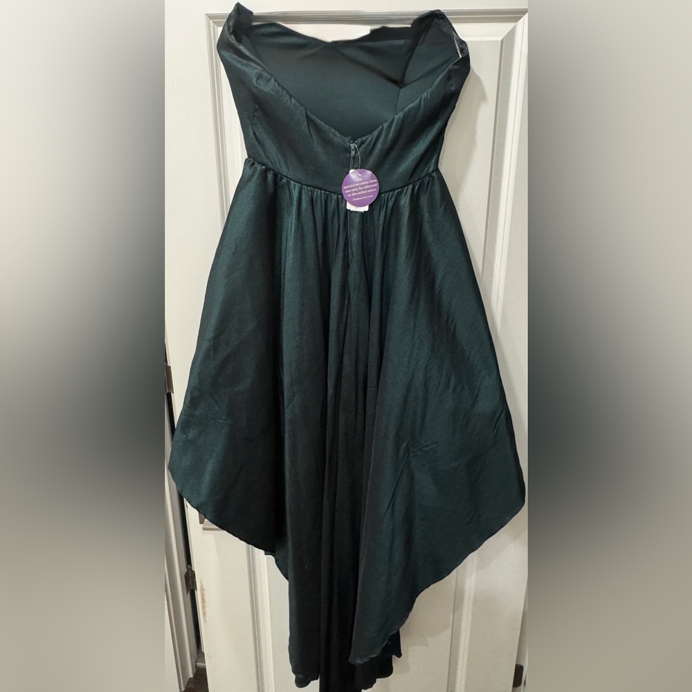 Elegant Green High-Low Dress - Picture 3 of 6